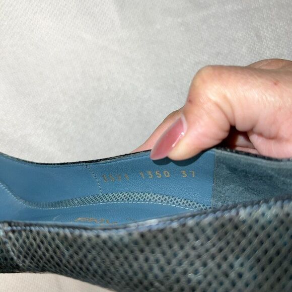 Gianvito Rossi Milano Snakeskin-Embossed Leather Pumps⎪Size 37 (US 6.5-7) - Picture 11 of 15